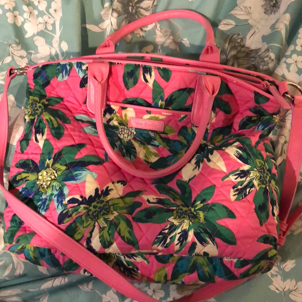 Vera Bradley tropical pattern shoulder bag.